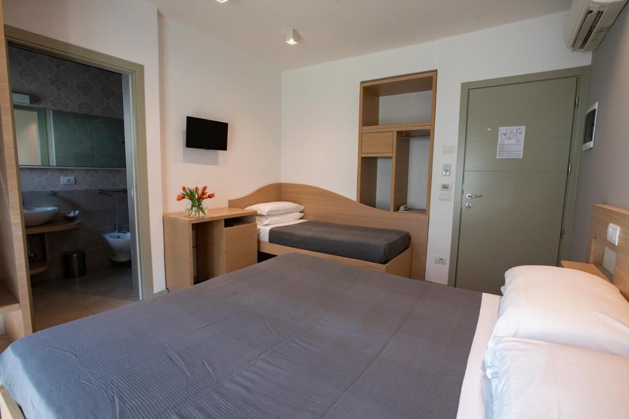 Hotel Liane Riccione Exterior foto