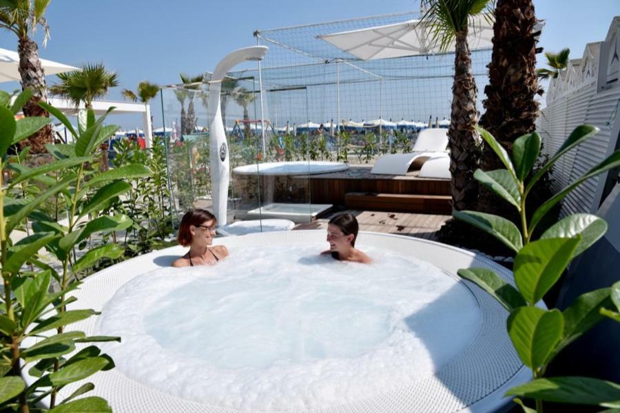 Hotel Liane Riccione Exterior foto